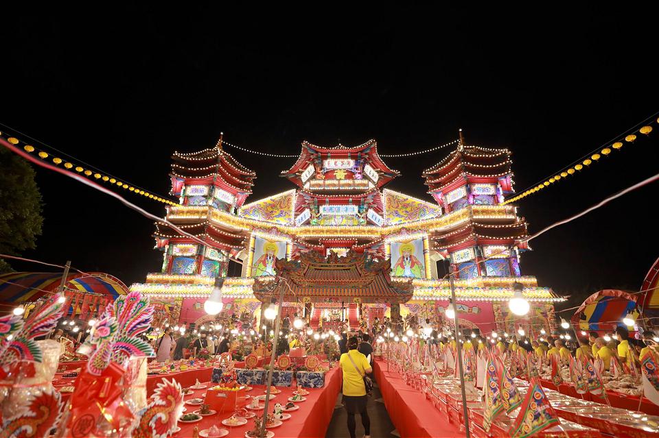 第169年「鷄籠中元祭」揭序幕 開基老大公廟「起燈腳」