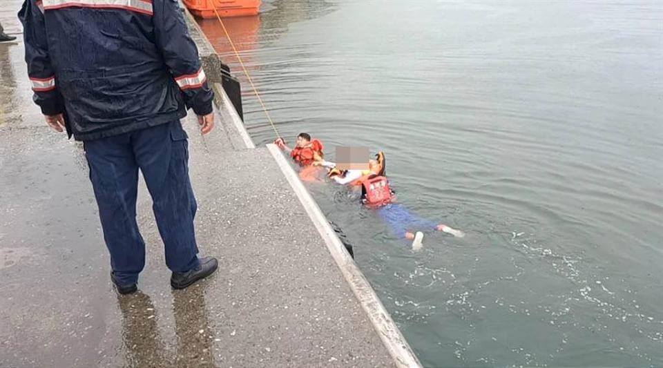 都是杜蘇芮颱風惹的禍 男因雨勢看不清開車衝入海