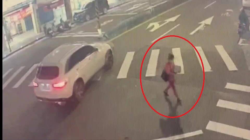 將超商當自家倉庫 婦人大剌剌想拿就拿