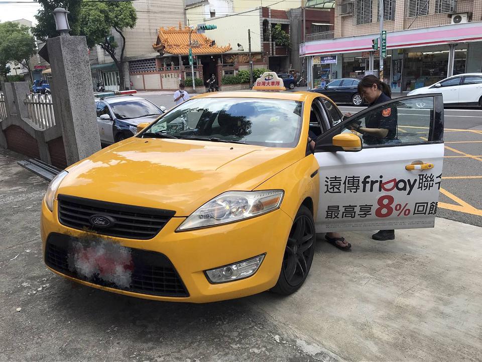 陸客離境前手機掉計程車 警通知運匠及時送回