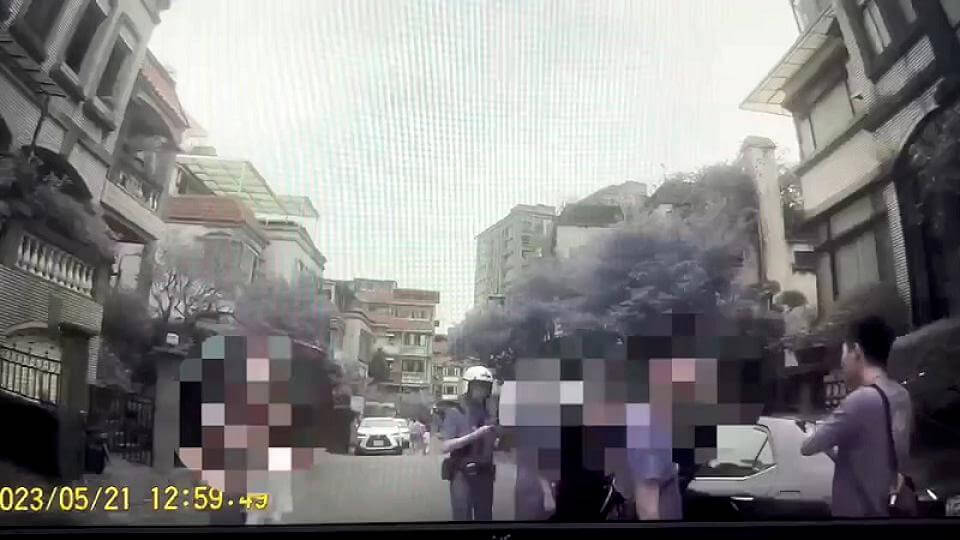 父月前剛離世心難捨 女子車內企圖尋短急救援