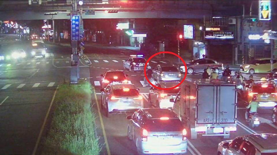 手誤入絞肉機血直流 就醫遇塞車警急開道