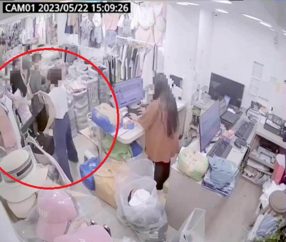 五分埔商圈女竊賊犯案 正義女店員目擊攔阻報警