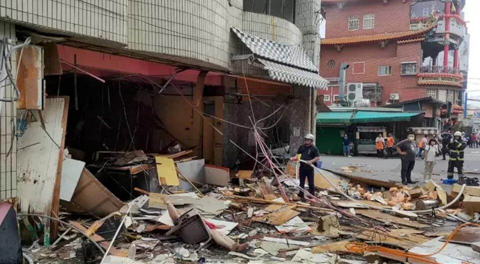 南苗商圈店家氣爆 4人受傷送醫急救