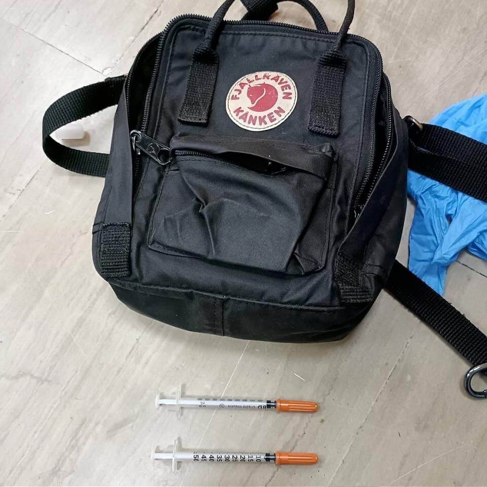 男施打毒品精神恍惚踹警 自繳背包搜出注射針筒