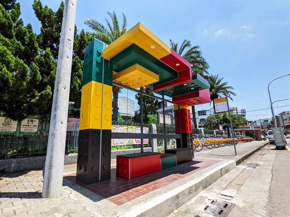 候車亭成網紅打卡熱點 台中打造創意街頭「藝」思
