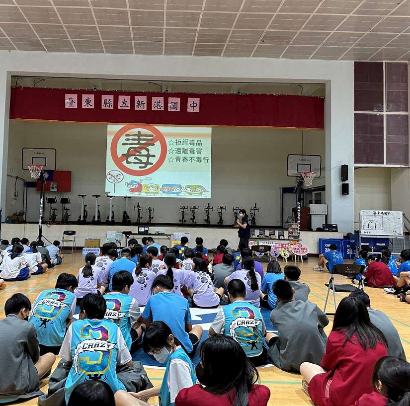 東警少年警察隊與縣府少年輔導委員會共同入校反毒、反詐騙宣導