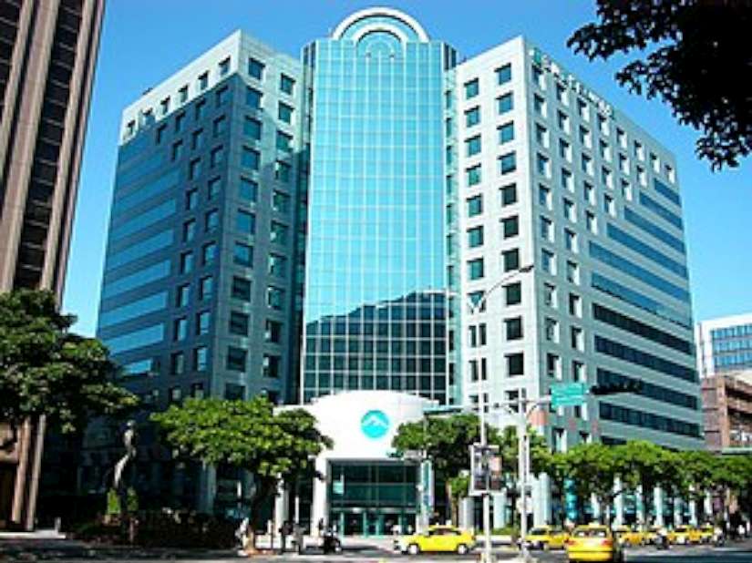 詐騙猖獗!警方識破假朋友,與行員合力攔阻詐騙