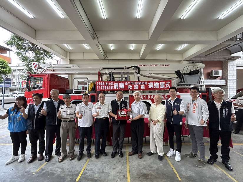 超大心!鋼鐵大廠回饋社會 捐贈中市消防局高頂救護車