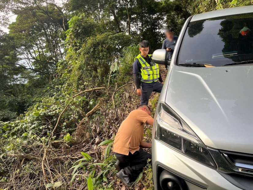 男子山區駕車誤信導航  車輛受困南天古道  波麗士熱心協助脫困