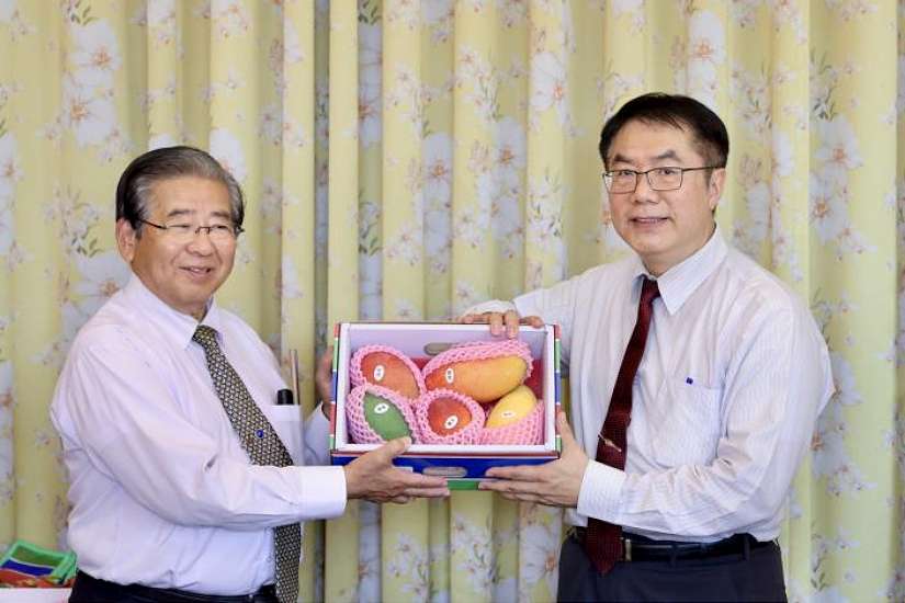 日本友誼市暢遊2024臺南國際芒果節 黃偉哲以芒果寶盒熱情迎賓