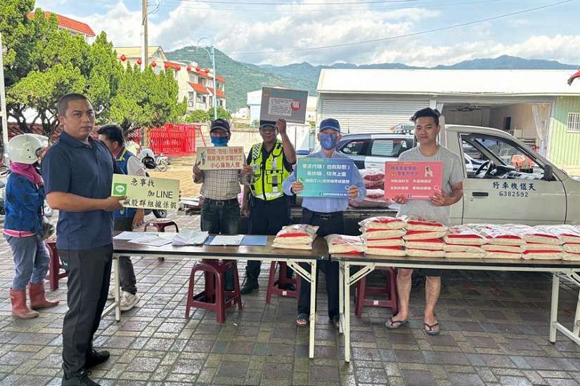 東警關懷弱勢轉送物資 宣導防詐暖人心