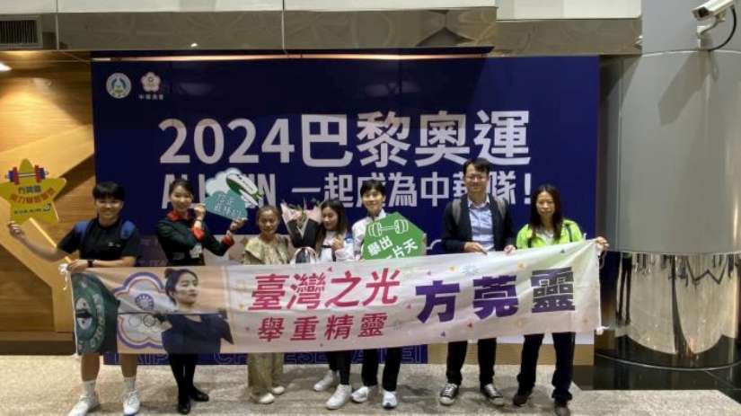 舉重好手方莞靈榮耀歸國,南市獻花迎接
